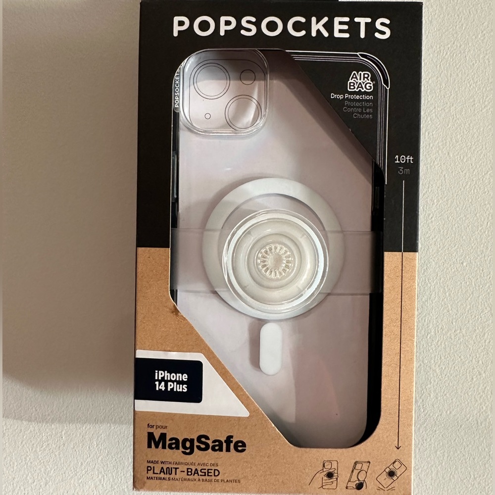 iPhone 14 plus pop socket case (NWT)